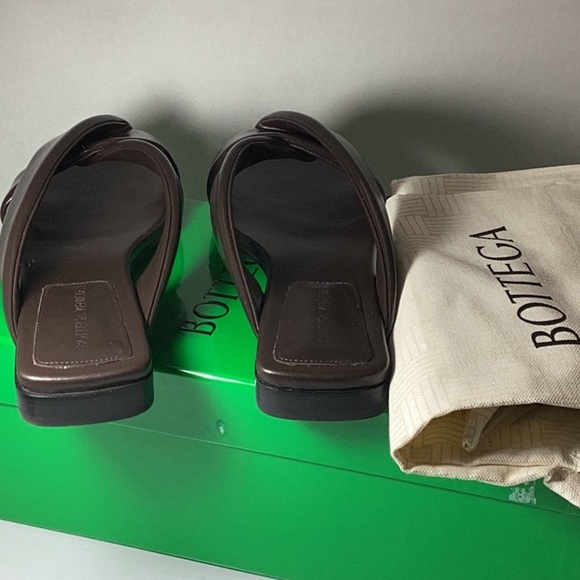 BOTTEGA VENETA 
Riva Flat Mule
$ 950 - Picture 14 of 14